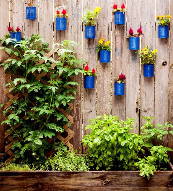 17 Creative Garden Fence Decoration Ideas