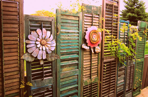 17 Creative Garden Fence Decoration Ideas