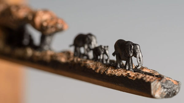 Elephant Walk: Stunning Macro Sculpture Carved Out of Pencils