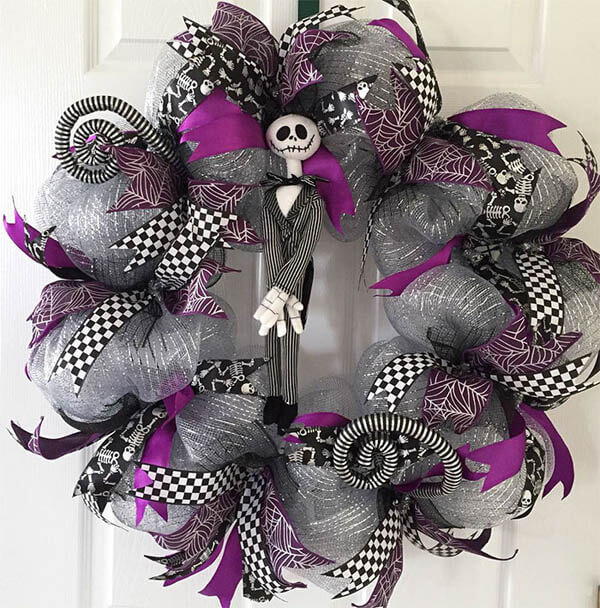 30 Creepily Awesome Halloween Wreaths Meet All Your Need