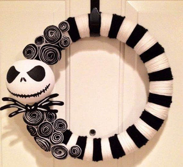 30 Creepily Awesome Halloween Wreaths Meet All Your Need