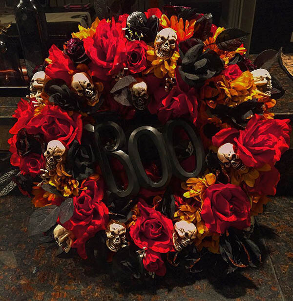 30 Creepily Awesome Halloween Wreaths Meet All Your Need