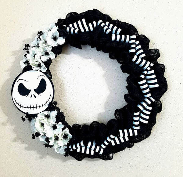 30 Creepily Awesome Halloween Wreaths Meet All Your Need