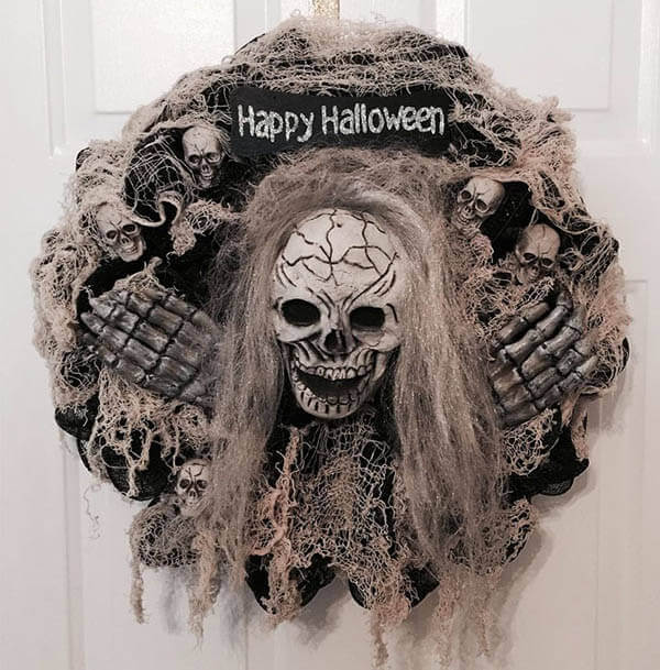 30 Creepily Awesome Halloween Wreaths Meet All Your Need