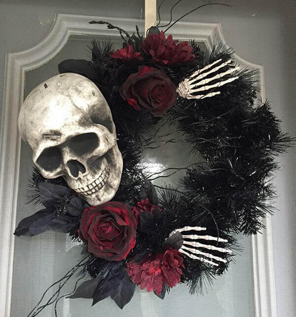 30 Creepily Awesome Halloween Wreaths Meet All Your Need