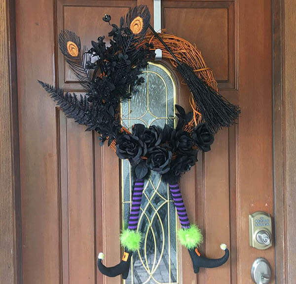 30 Creepily Awesome Halloween Wreaths Meet All Your Need