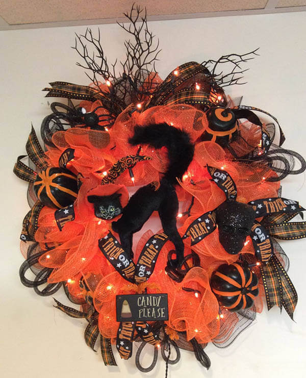 30 Creepily Awesome Halloween Wreaths Meet All Your Need