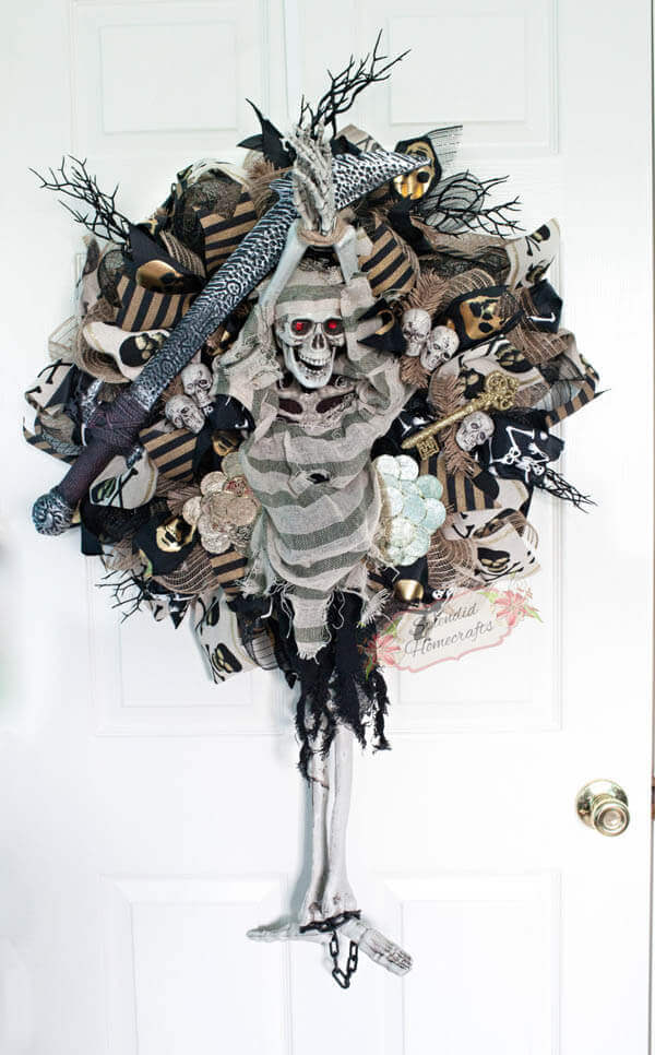 30 Creepily Awesome Halloween Wreaths Meet All Your Need