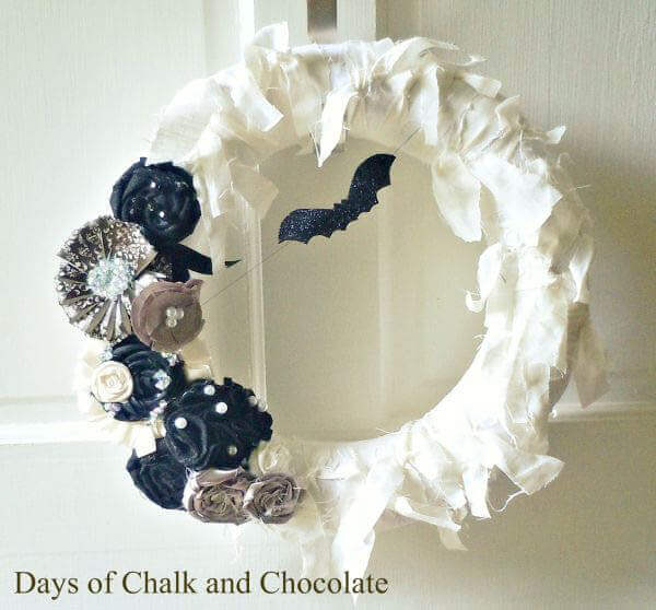 30 Creepily Awesome Halloween Wreaths Meet All Your Need