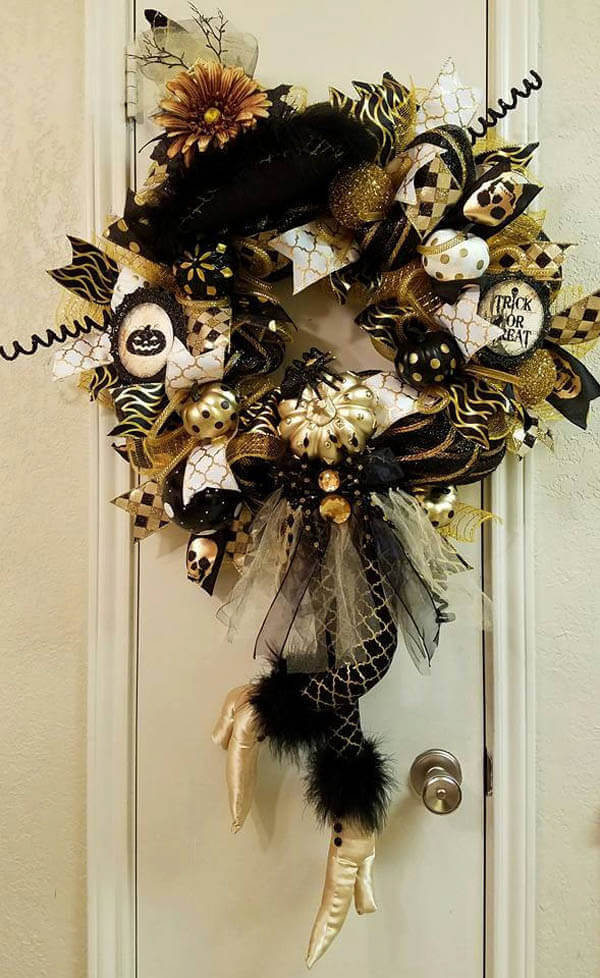 30 Creepily Awesome Halloween Wreaths Meet All Your Need