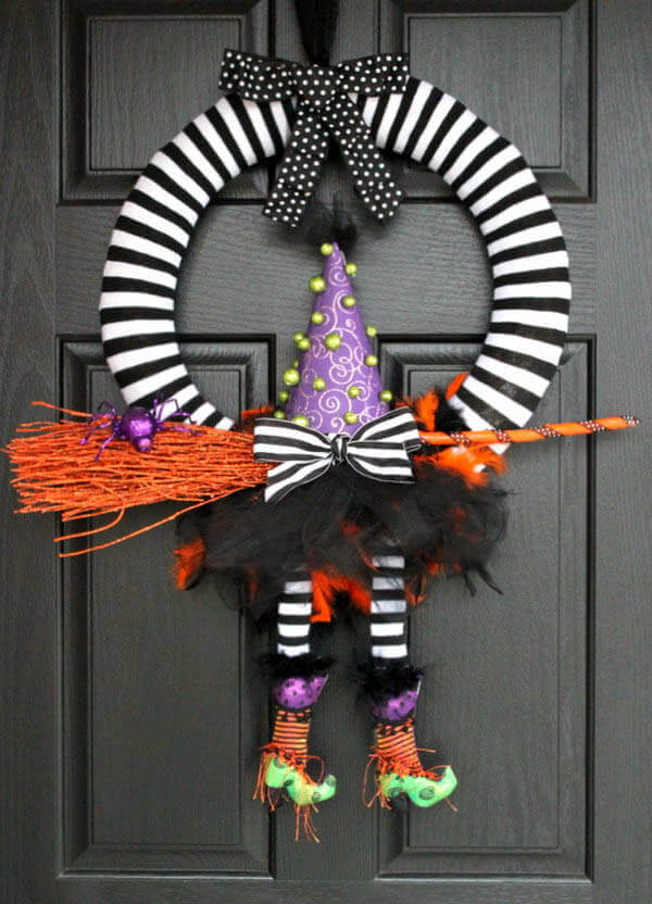 30 Creepily Awesome Halloween Wreaths Meet All Your Need