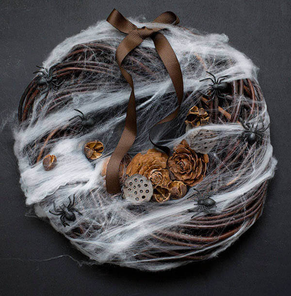 30 Creepily Awesome Halloween Wreaths Meet All Your Need