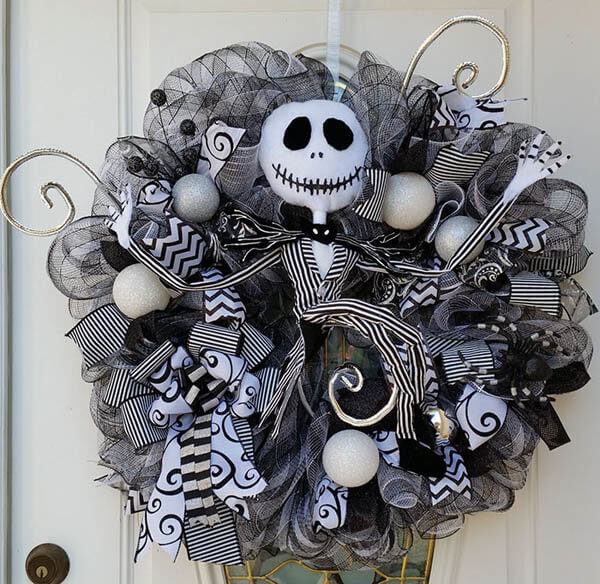 30 Creepily Awesome Halloween Wreaths Meet All Your Need