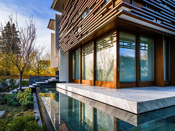 Stunning Floating House in Vancouver, Canada