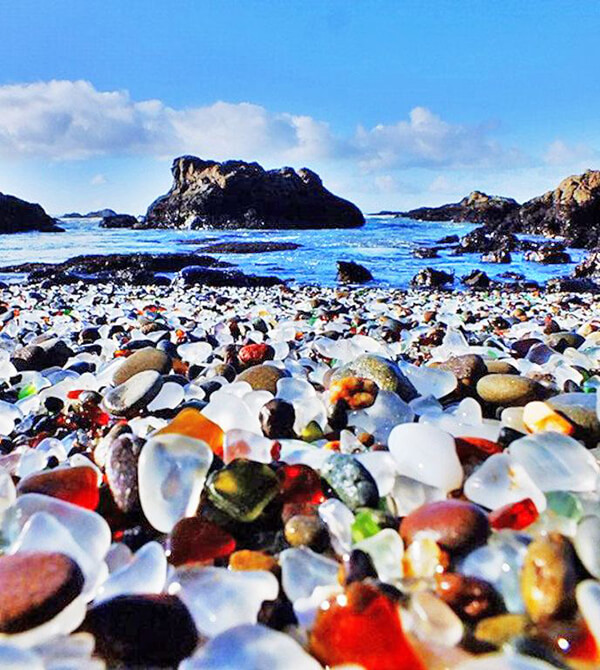 Stunning Colorful Glass ‘Pebble’ Beach at Ussuri Bay Design Swan