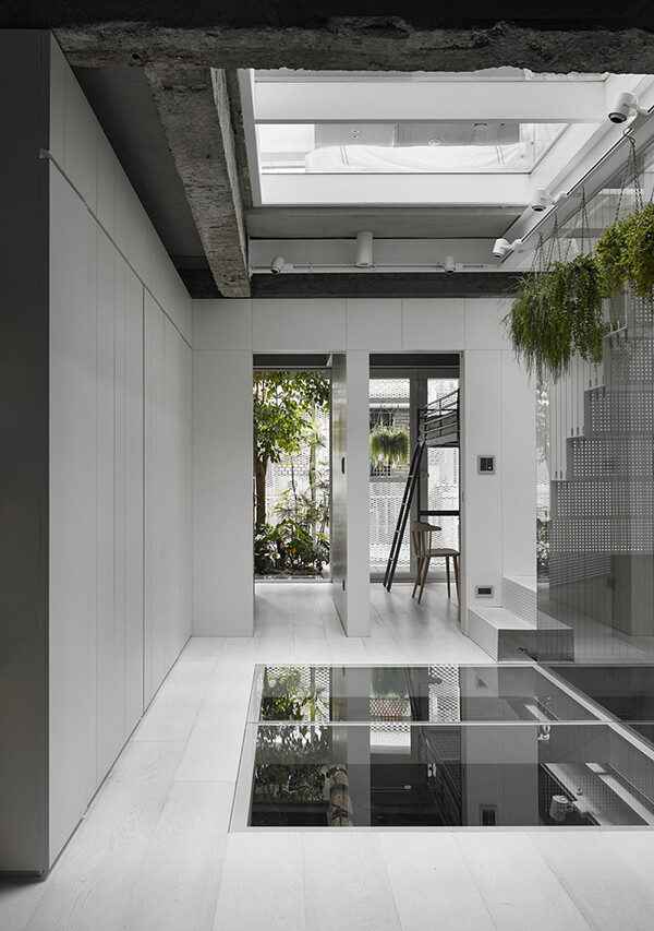 House W: The Unusual Old Three-story Townhouse with Glass Floor in Taipei