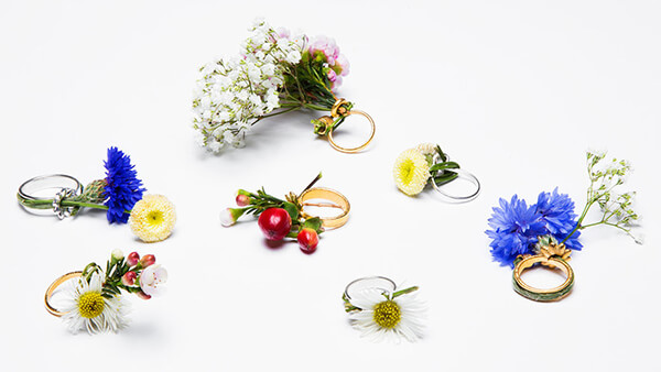 Ikebana Ring: Now You can Wear a Small Bouquet on Your Fingers