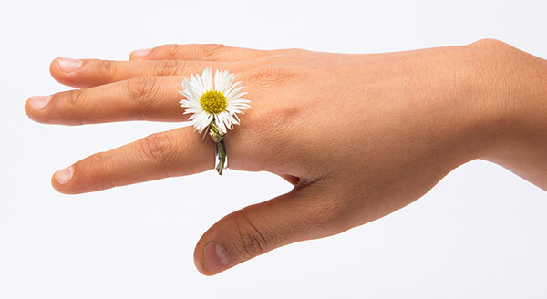 Ikebana Ring: Now You can Wear a Small Bouquet on Your Fingers