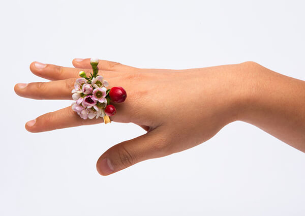 Ikebana Ring: Now You can Wear a Small Bouquet on Your Fingers