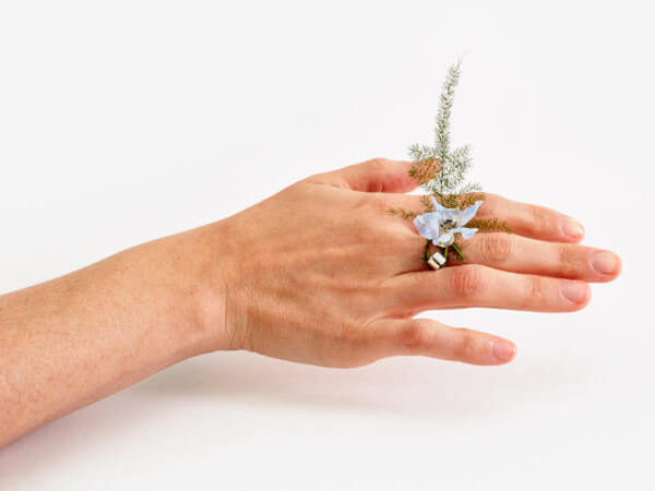 Ikebana Ring: Now You can Wear a Small Bouquet on Your Fingers