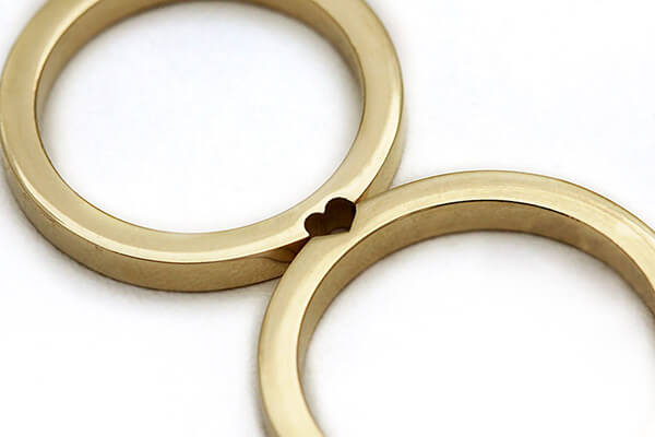 Matching Wedding Rings Can be Harmonic connected in One Simple Shape