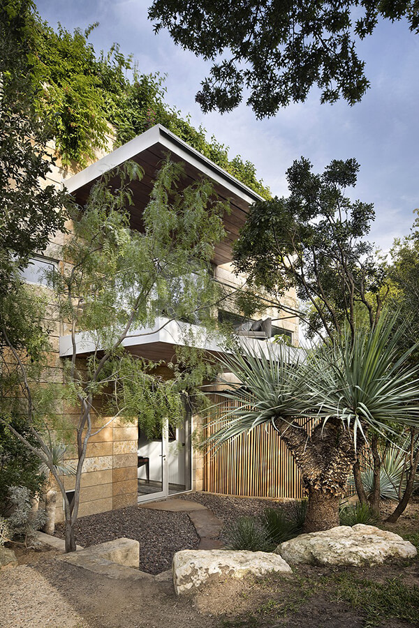 Stunning Vertical House in Dallas