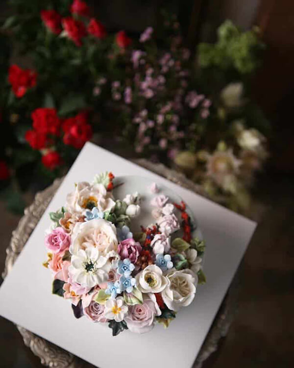 Realistic Floral Cake by Atelier Soo