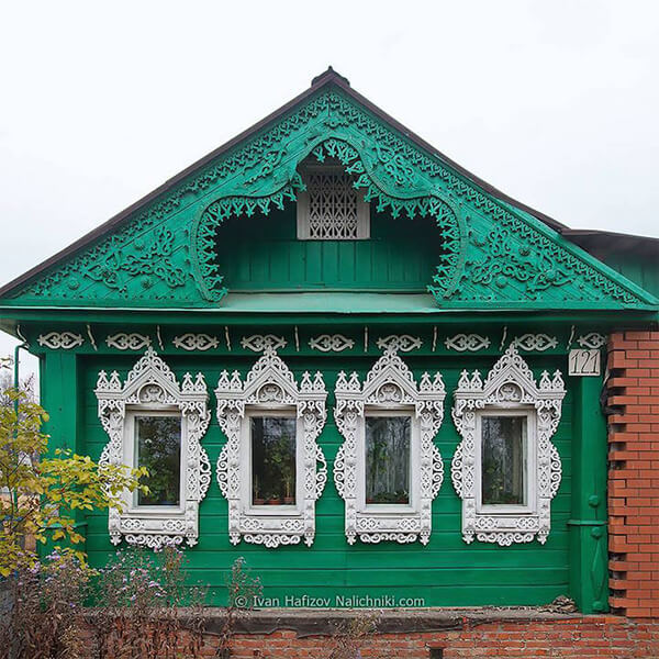 The Disappearing Art of Russia's Ornate Window