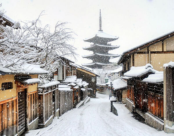 Magnificent Photos of Traditional Architectures of Japan in Snow