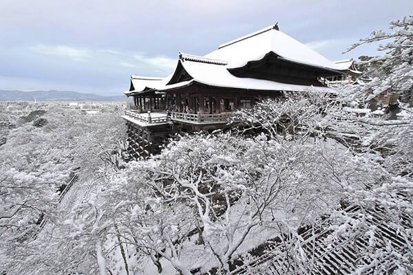 Magnificent Photos of Traditional Architectures of Japan in Snow