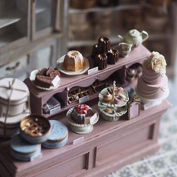 Impressive Handcraft Miniature Antique Dollhouse Furniture