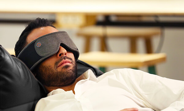 tavle Vag overførsel 5 Smart Sleeping Masks for a Good Sleep At Home or On-The-Go - Design Swan