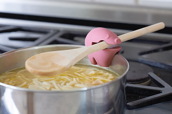 6 Creative Utensil Saver Designs