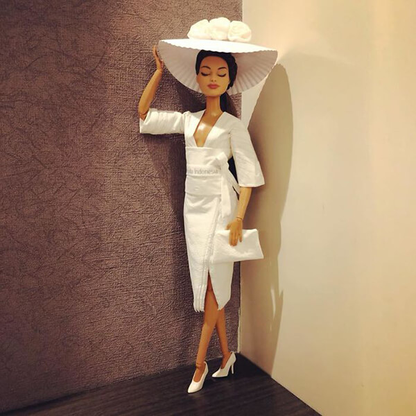 Creative Dresses for Barbies Made of Toilet Paper and Tissues