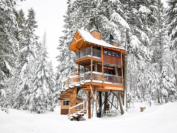 在蒙大拿的树屋度假村除了白鱼山滑雪场