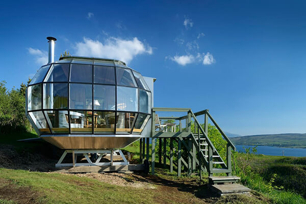 Airship 002: the tiny, submarine-like home located on Scottish Highlands