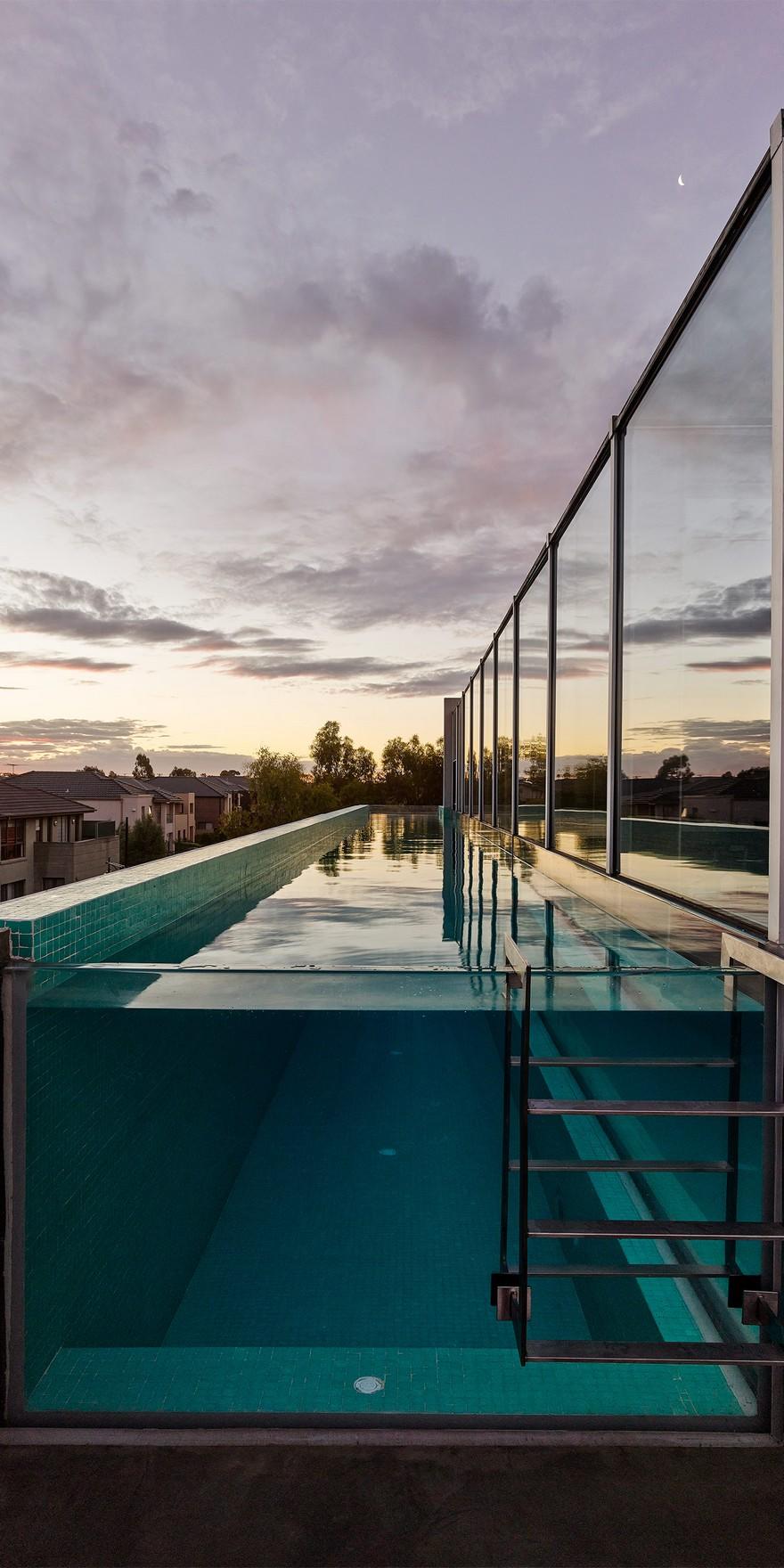Skyline Drive House With Panoramic Views and a Glass Rooftop Pool