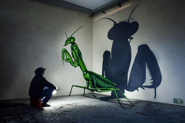 Attention! Giant Insects Invade!