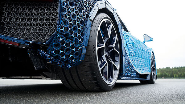 Bugatti Chiron Built Out of 1 Million LEGO Bricks