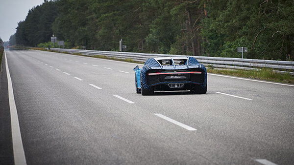 Bugatti Chiron Built Out of 1 Million LEGO Bricks