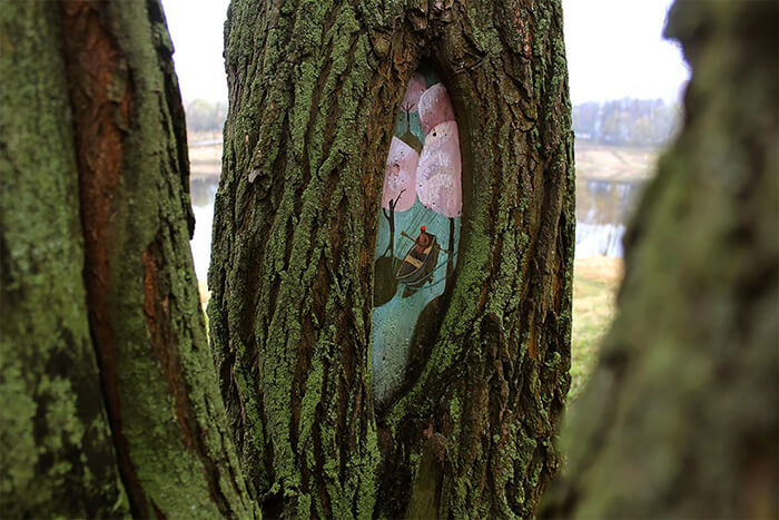 Painting on Trees by Russian Painter Eugeniya Dudnikova