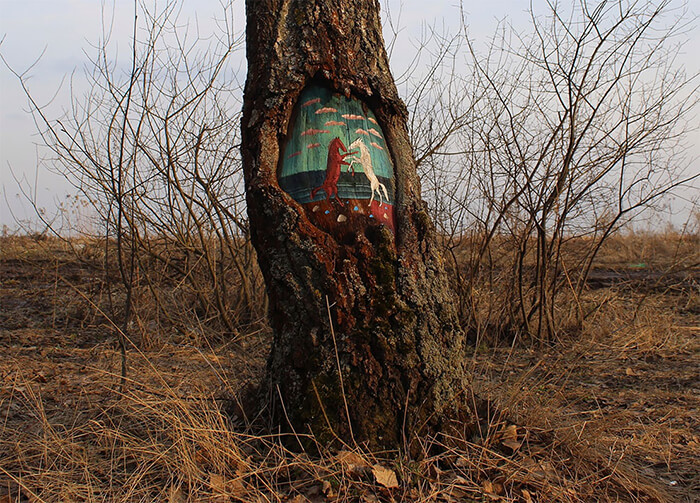 Painting on Trees by Russian Painter Eugeniya Dudnikova