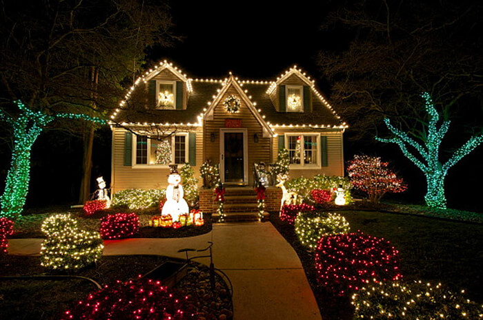 Beautiful Outdoor Christmas Lighting In Neighbourhood Design Swan - Small House Outdoor Christmas Decorations