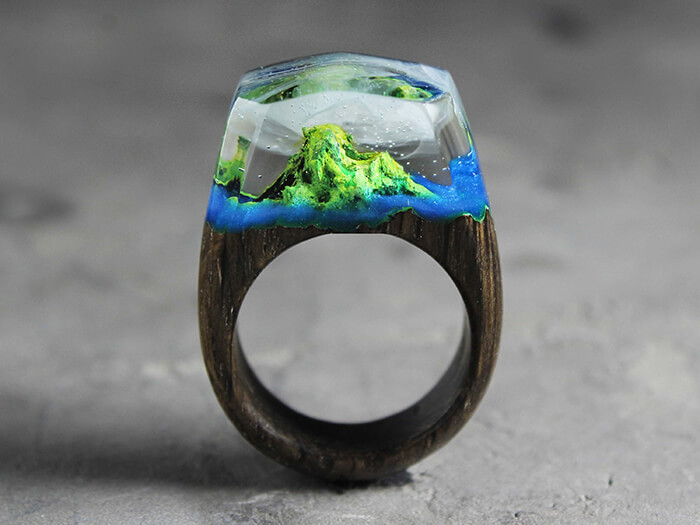 Handmade Resin Rings Holds a Secret Mini World Inside