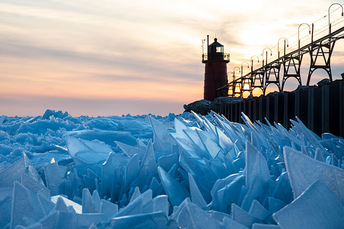 Incredible Photos of Frozen Lake Michigan Shatters Into Millions Of Pieces