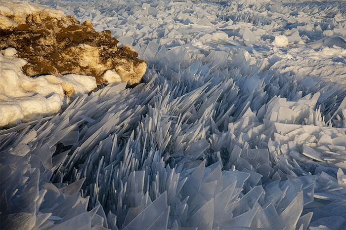 Incredible Photos of Frozen Lake Michigan Shatters Into Millions Of Pieces