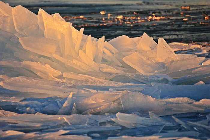 Incredible Photos of Frozen Lake Michigan Shatters Into Millions Of Pieces