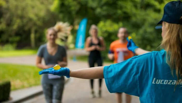 London Marathon Used Biodegradable And Edible Water Pouches to Replace Water Bottle