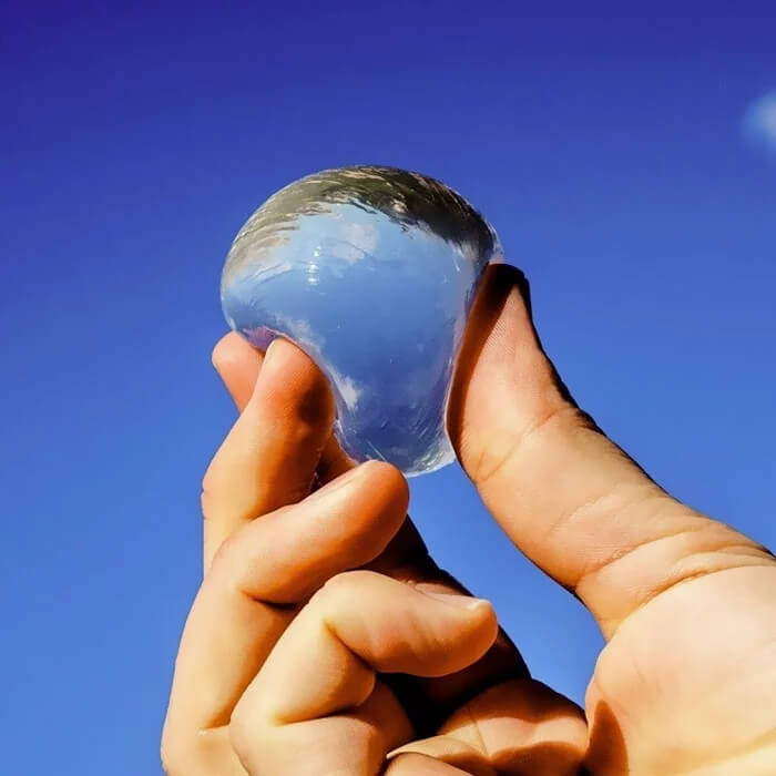 London Marathon Used Biodegradable And Edible Water Pouches to Replace Water Bottle