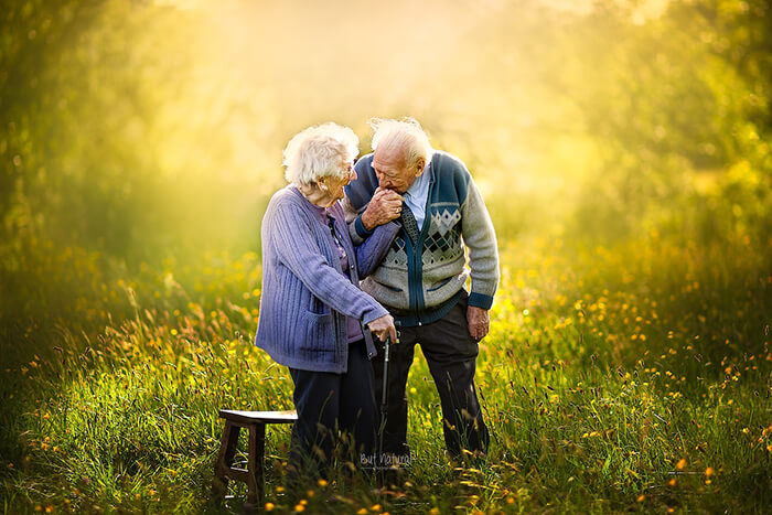 Heartwarming Photos of Undying Love of Elderly Couples